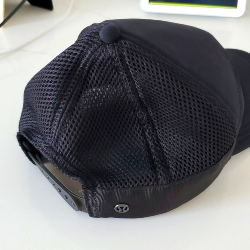 Lululemon hat - Picture 3 of 6